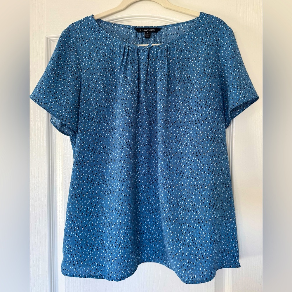 41 Hawthorn women’s casual top. Size L.